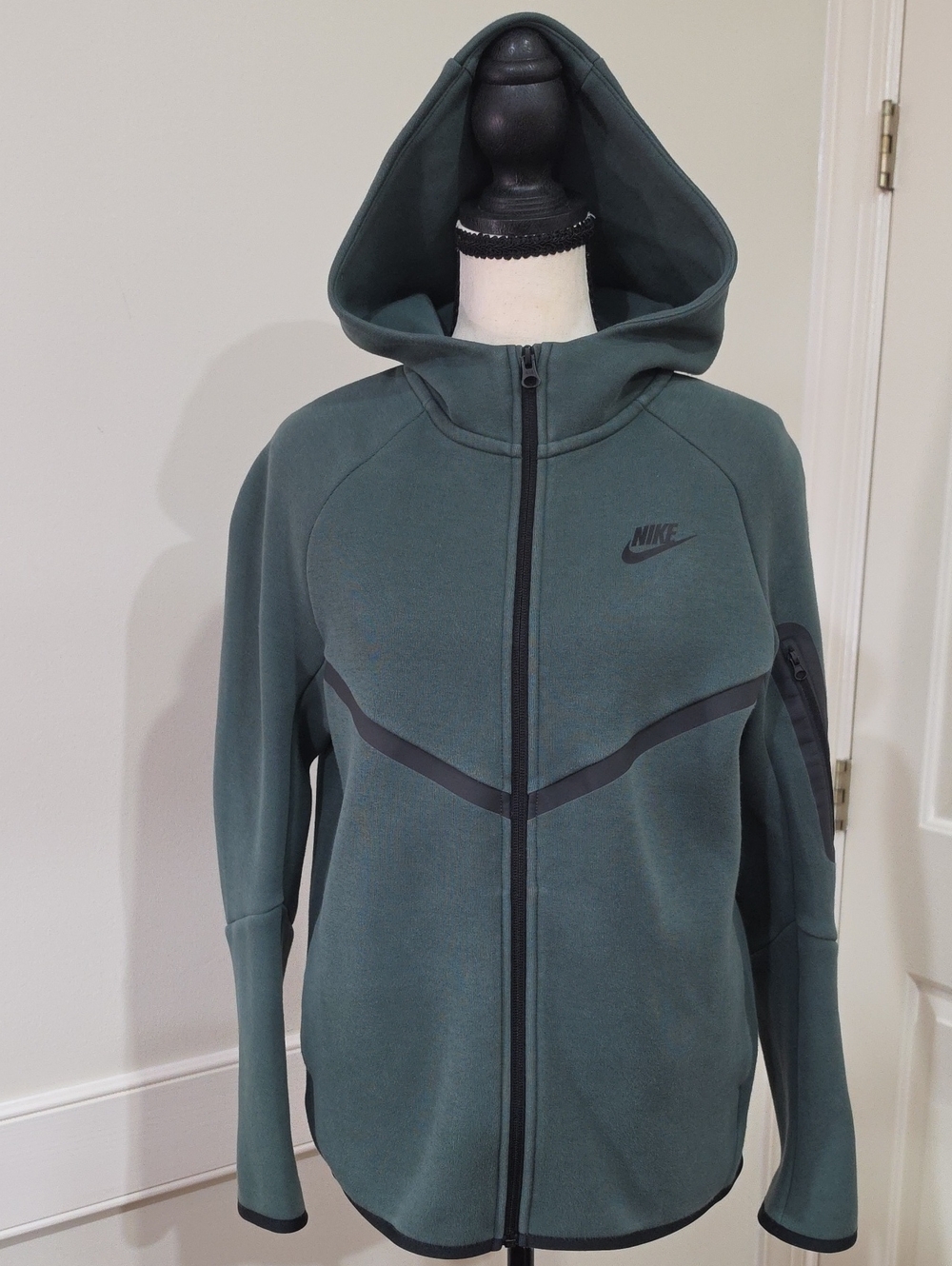 Nike Women's Sportswear Tech Fleece Windrunner Full-Zip Hoodie- Vintage Green XL